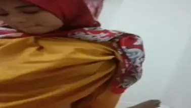 Gadis Melayu Jilbab Merah poster
