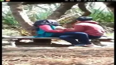 Ngintip Jilbab Di Grepe Di Bangku Hutan poster