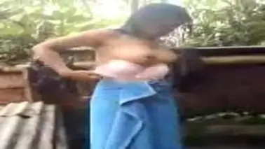 Scandal Istri Lagi Mandi Di Rekam Dan Di Sebar Handuk Biru poster