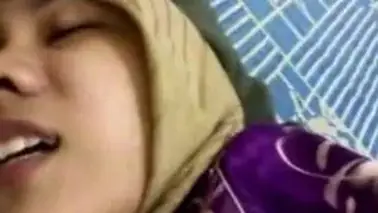 Ukhti Hijab Kuning Pasrah Digenjot Mendesah Nikmat poster